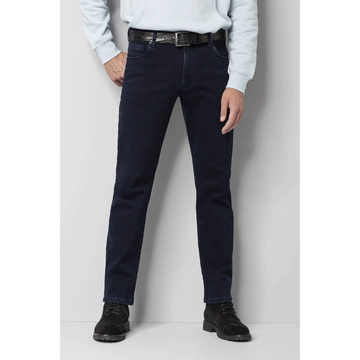 M5 Regular Jeans