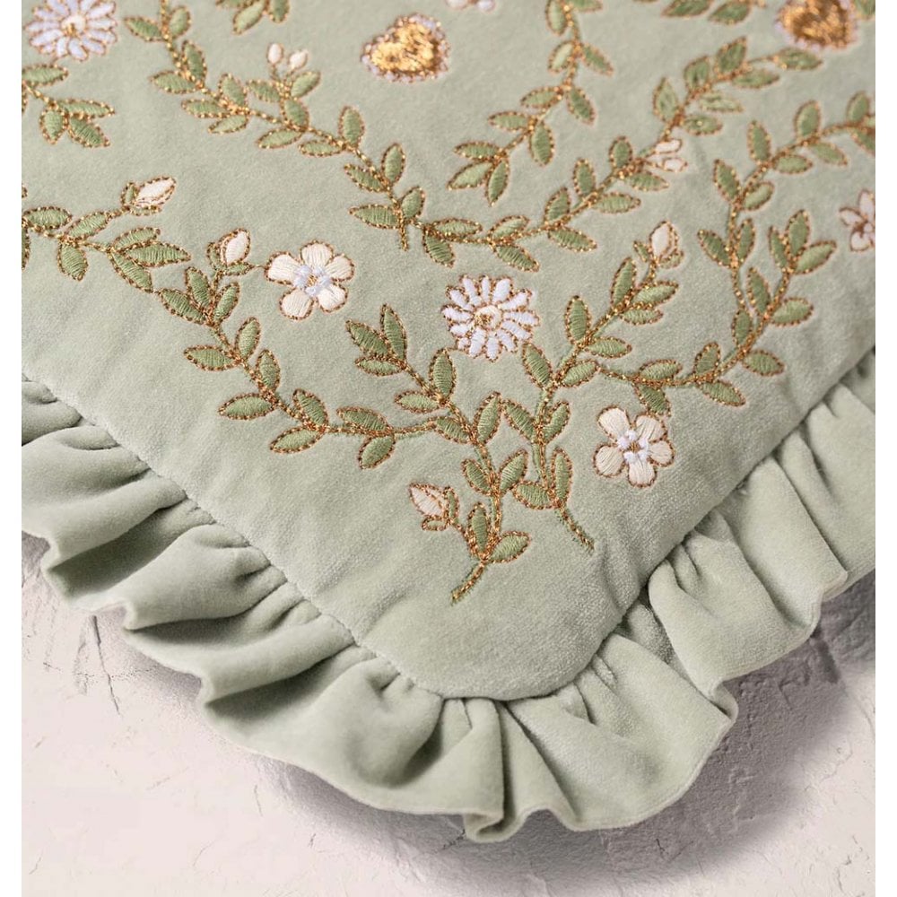 Frill Pouch