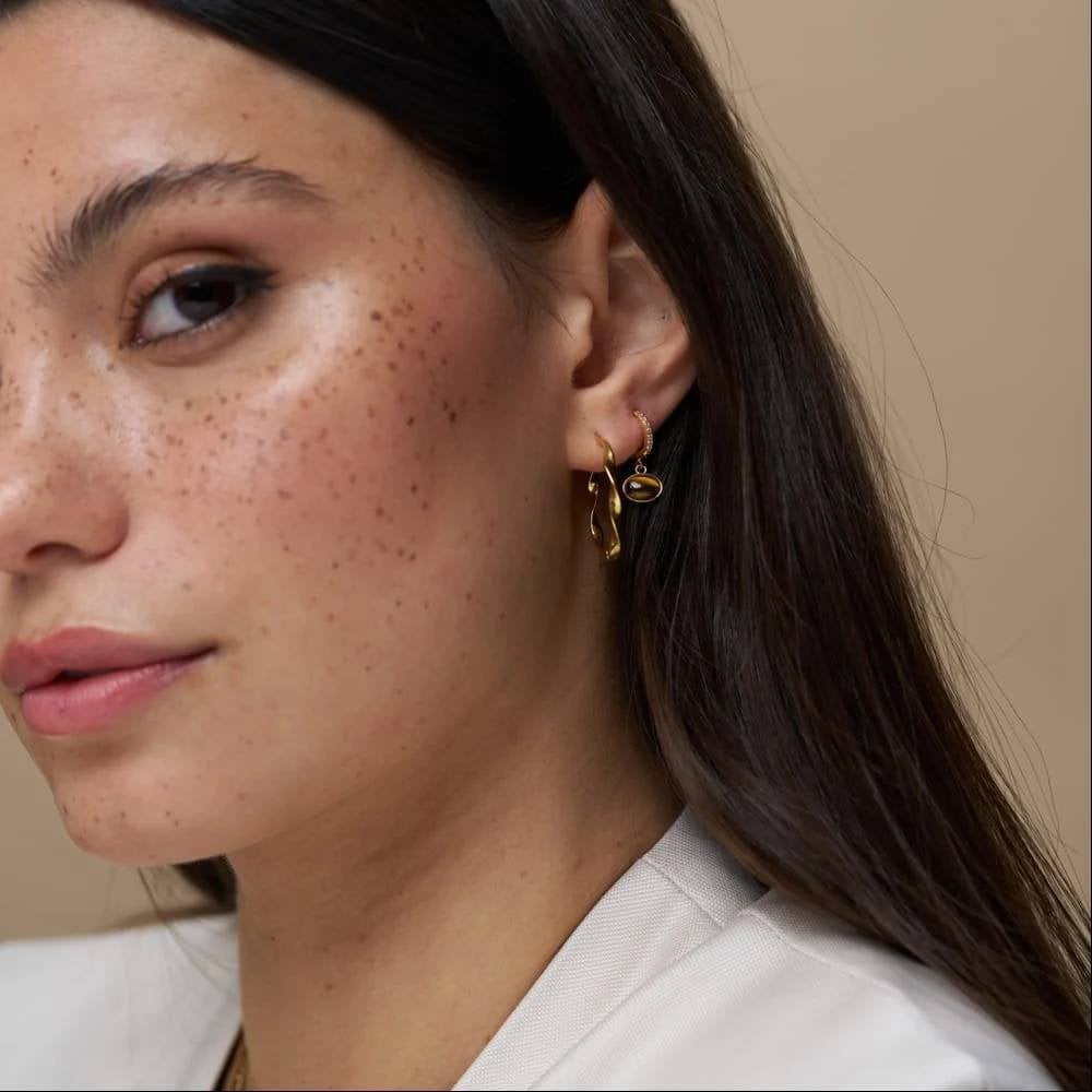Ribbon Mid-Size Hoop Earrings